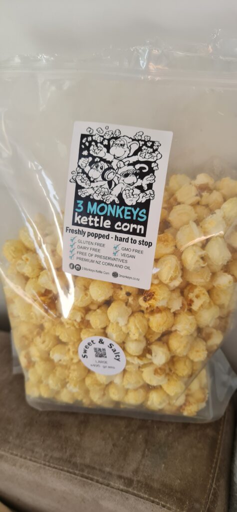 3 MONKEYS kettle corn